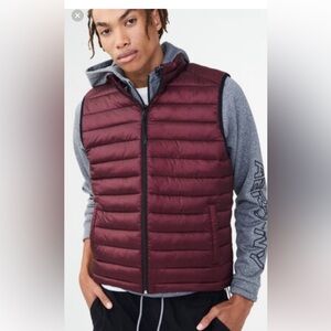 Aeropostale puff sleeveless jacket size (M)